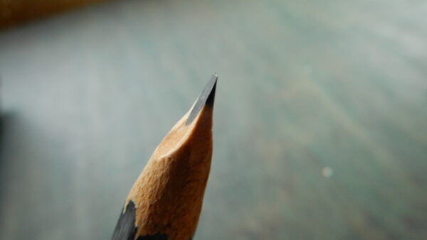 折れにくい鉛筆の削り方